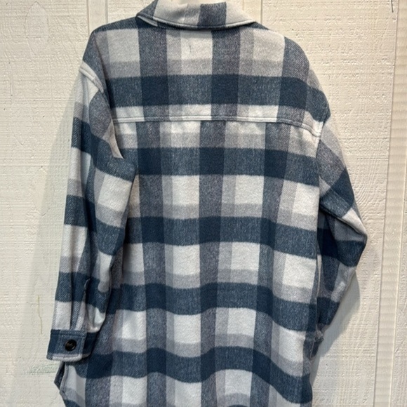 Maurices blue plaid brushed flannel heavy button up shacket women’s size X Large - Picture 6 of 6